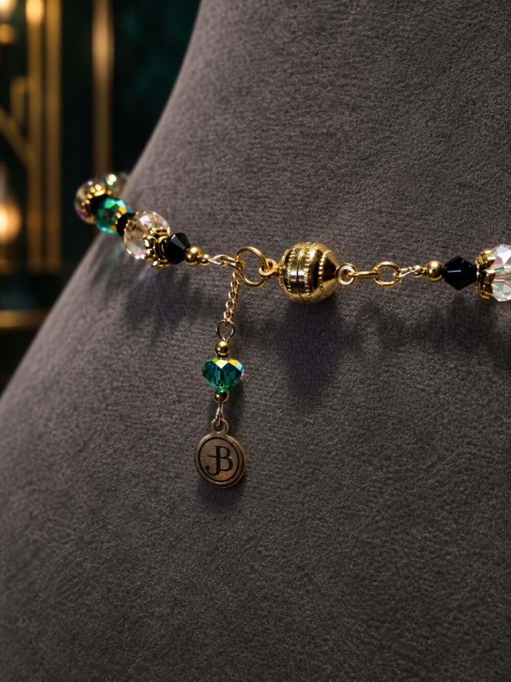 JB Original - Emerald Nocturne– Vintage Swarovski Crystal Necklace & Earring Set - Picture 7 of 11